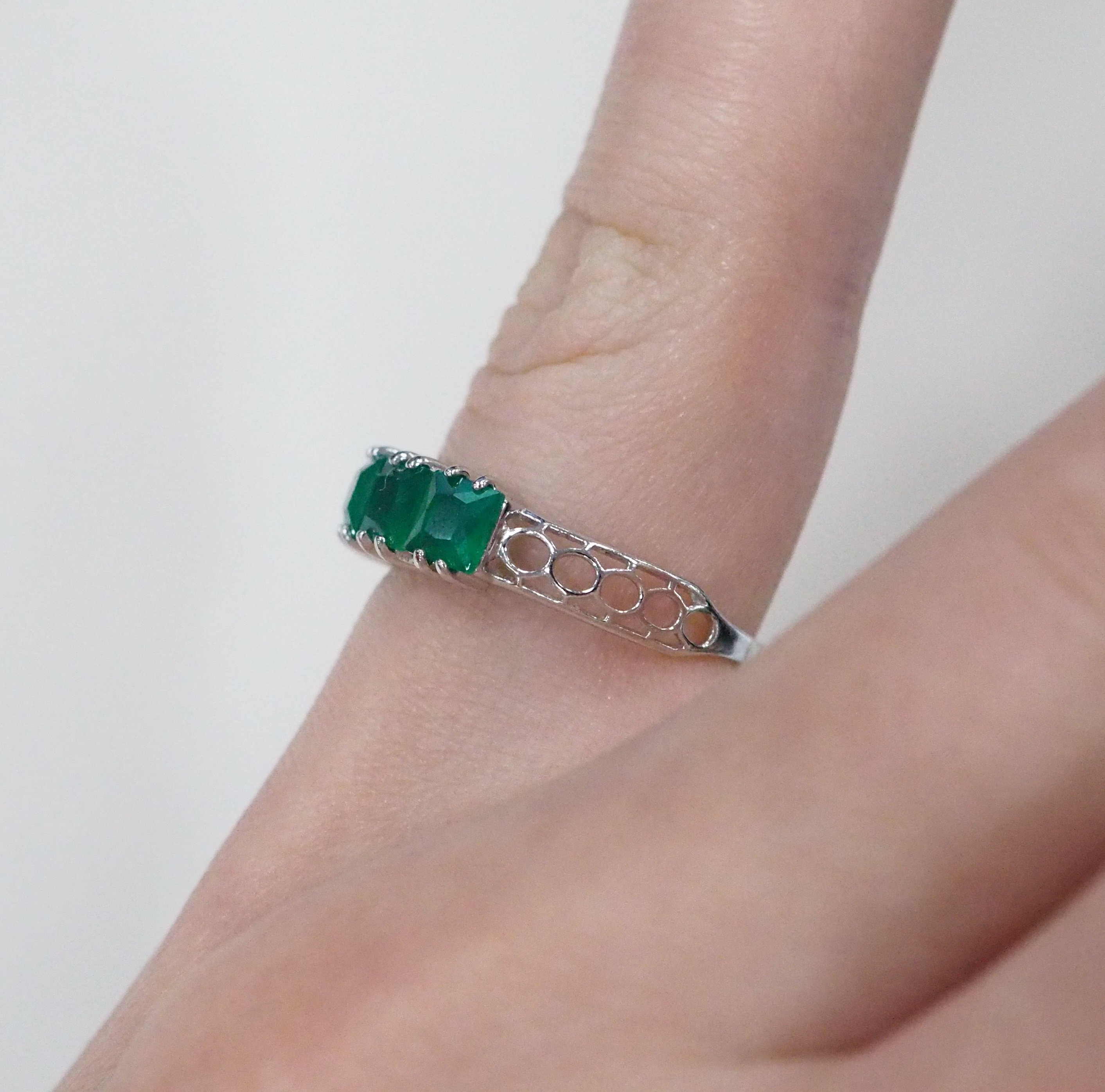 Серебряное кольцо с агатами